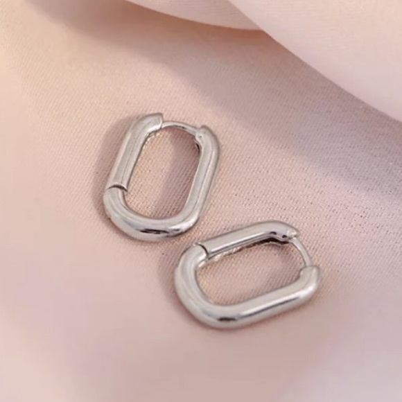 🤍Minimalist sterling silver stud earrings - Picture 2 of 10